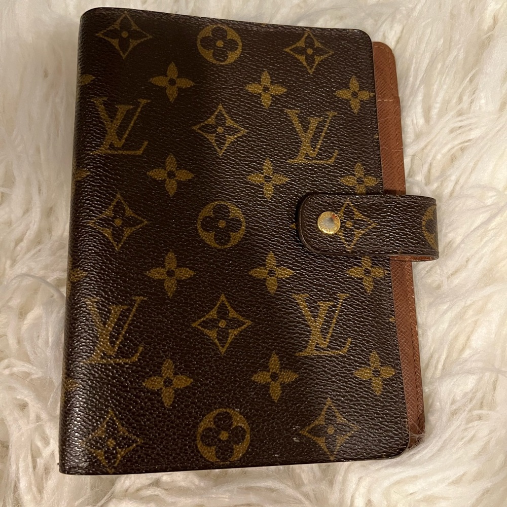 Louis Vuitton Medium Ring Agenda Cover